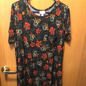 Lularoe: Flower printed Carly